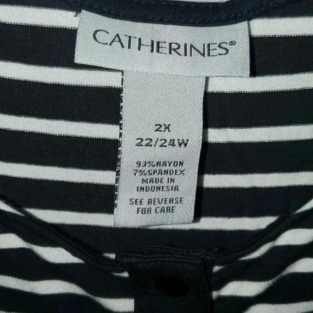 Catherine's Black and White Striped Dress with Side Slits and Pockets - Picture 3 of 6